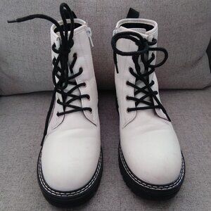 MIA Kids Zipper White Boots Size 3